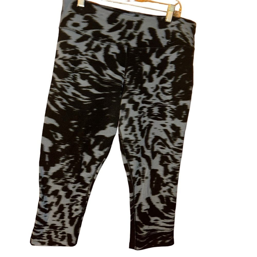 Women Nike gray black stretch capris leggings running exercise workout gym